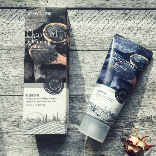 3w Clinic Пенка для умывания натуральная с углем Charcoal Cleansing Foam, 100мл