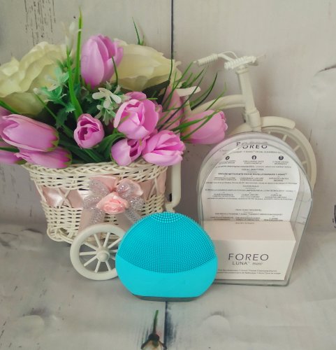 Революция в очищении лица щетка FOREO, Голубая