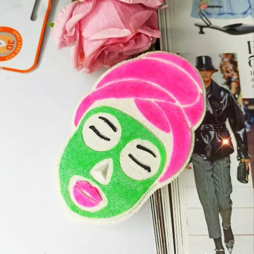 Nyash Nyash Бомбочка для ванн "SPA Lady " с ароматом клубники и дыни, 200г