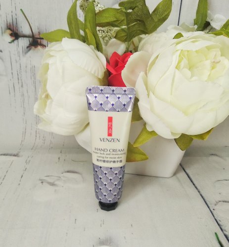 Venzen Осветляющий крем для рук с соком лимона Hand Cream, 30 г